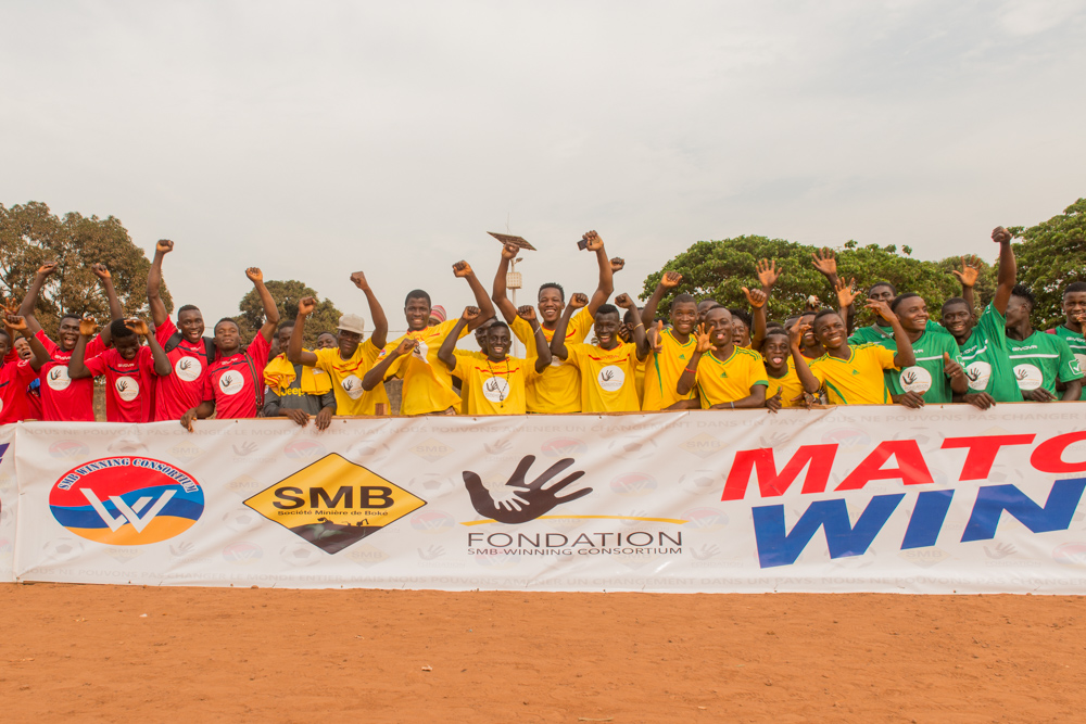 Guinee. 01/2019. Boke. Finale d'un tournoi de football entre diverses equipes de jeunes de la ville. Tournoi organisé par la SMB qui a fourni des equipements sportifs à tous les participants